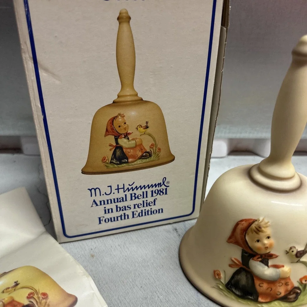 Vintage 1978 MJ Hummel Annual Bell Little Girl With Bird -‎ Ceramic Bell Goebel